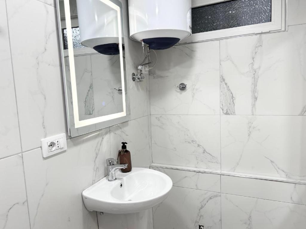 Tirana Inn Hotel Екстер'єр фото